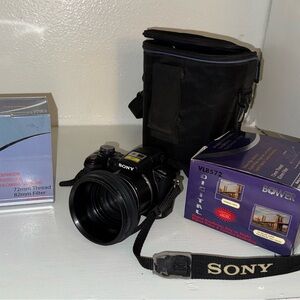 Sony Black 1080HD 3” tilting LCD monitor with Case and Lens